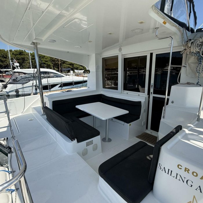 Nirvana | Lagoon 39 photo 9