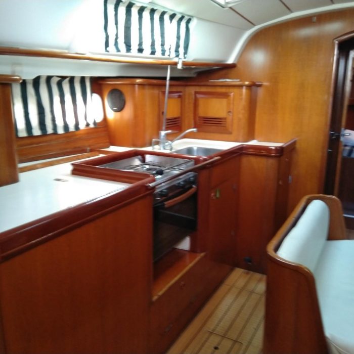 Nemesis | Oceanis 411 photo 4