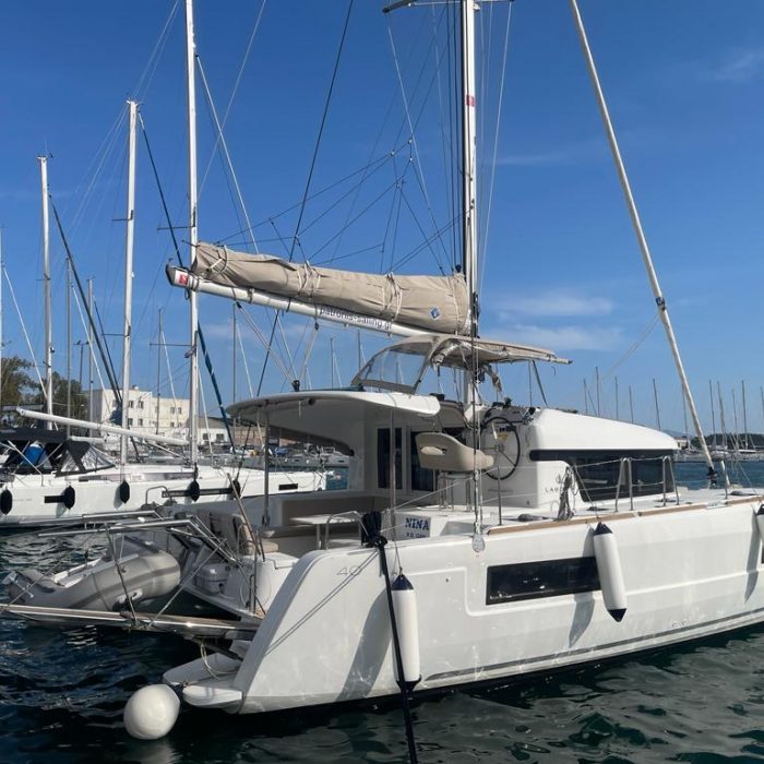 Nina (A/C, Gen 10KWA, watermaker, electric winch) | Lagoon 40 photo 5