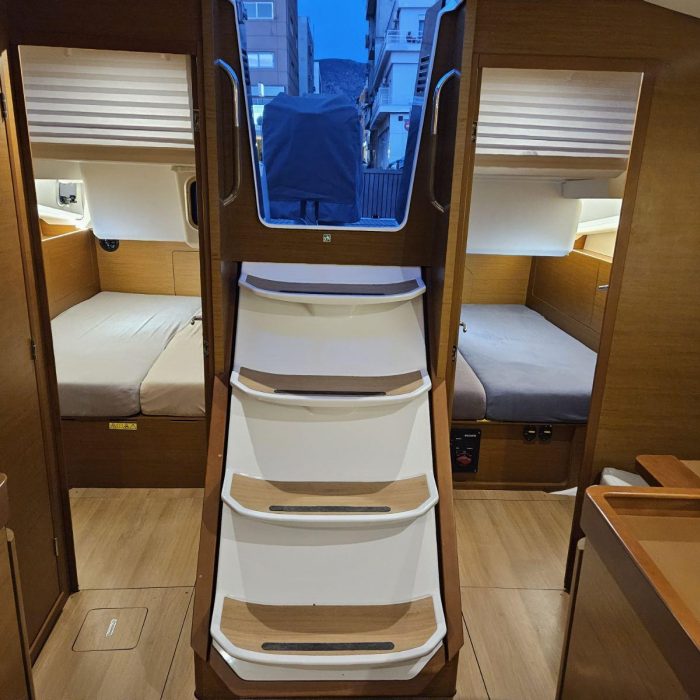 Virginia (A/C, Gen. 10kVA, Watermaker 160L/h, Electric Winch) | Sun Odyssey 440 photo 6