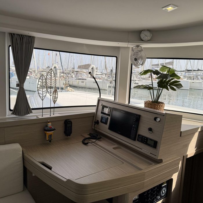 Bellatrix (A/C,Electric Heads) | Lagoon 42 photo 9