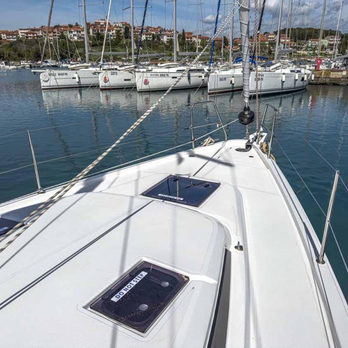 Livia | Bavaria C42 photo 5