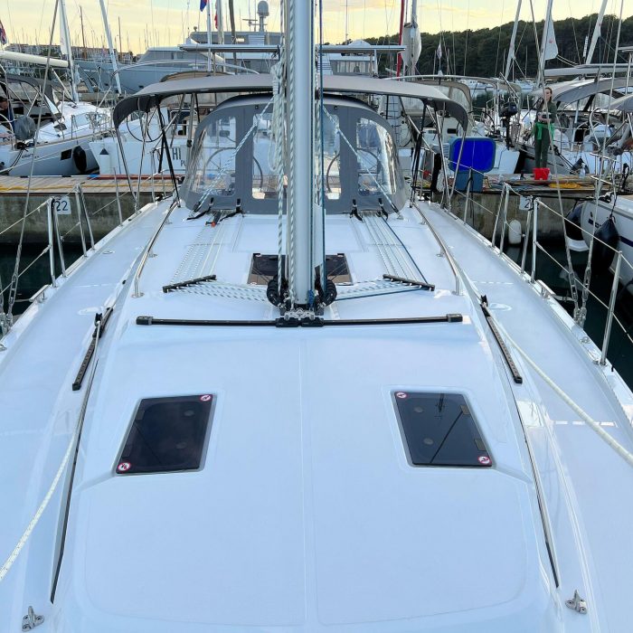 Mala Hana | Bavaria C38 photo 1
