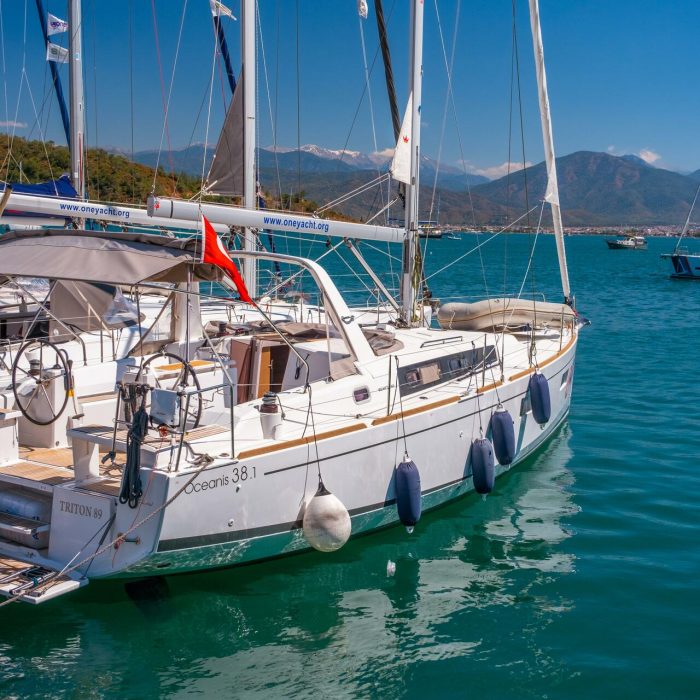 TRITON 89 | Oceanis 38.1 photo 4