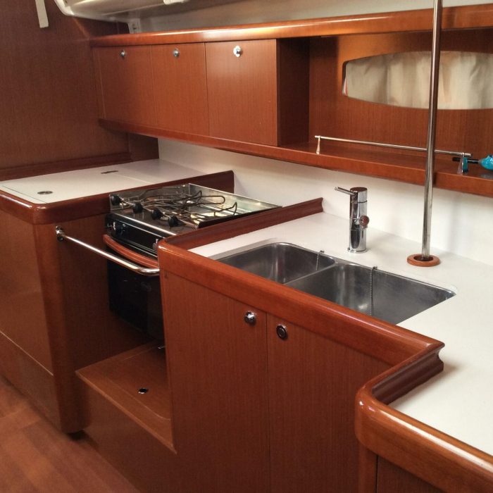 Seacret | Oceanis 43 photo 8