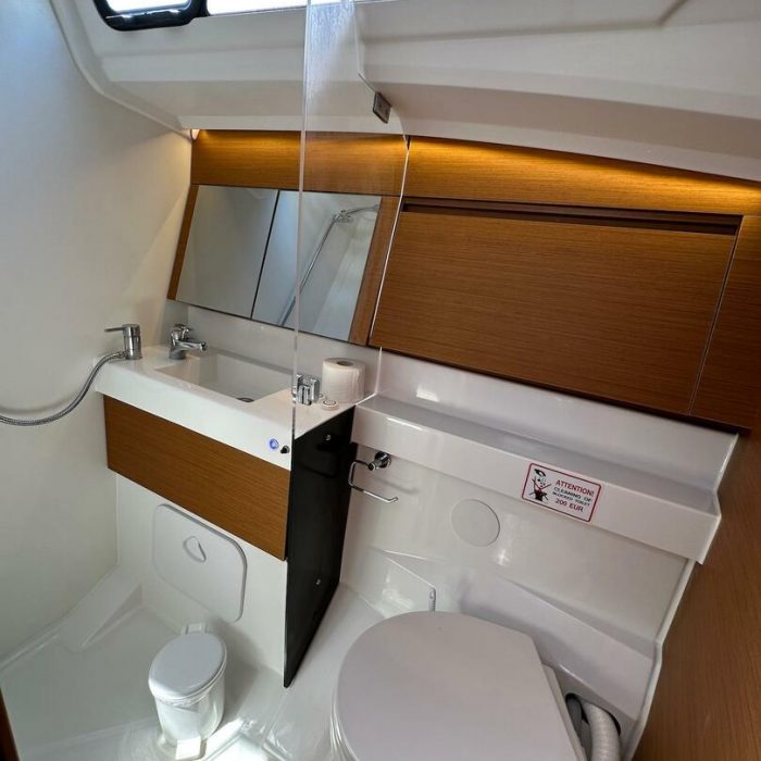 Wind Kiss | Sun Odyssey 410 photo 11