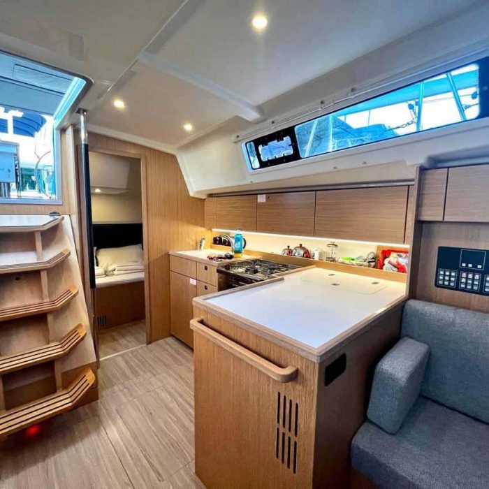 Sideways | Bavaria C42 photo 7