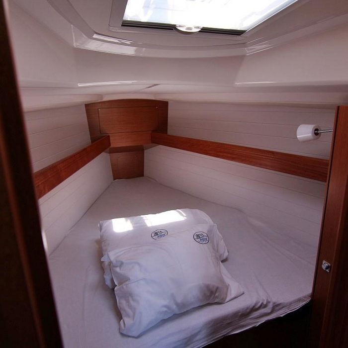 Bella | Bavaria Cruiser 34 photo 12