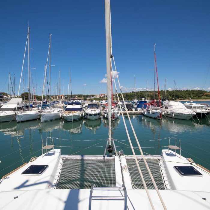 Yolo | Lagoon 40 photo 6