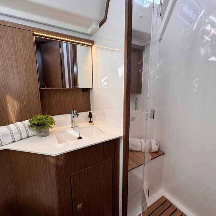 F-ONE | Bavaria C57 Style - 4 + 1 cab. photo 31