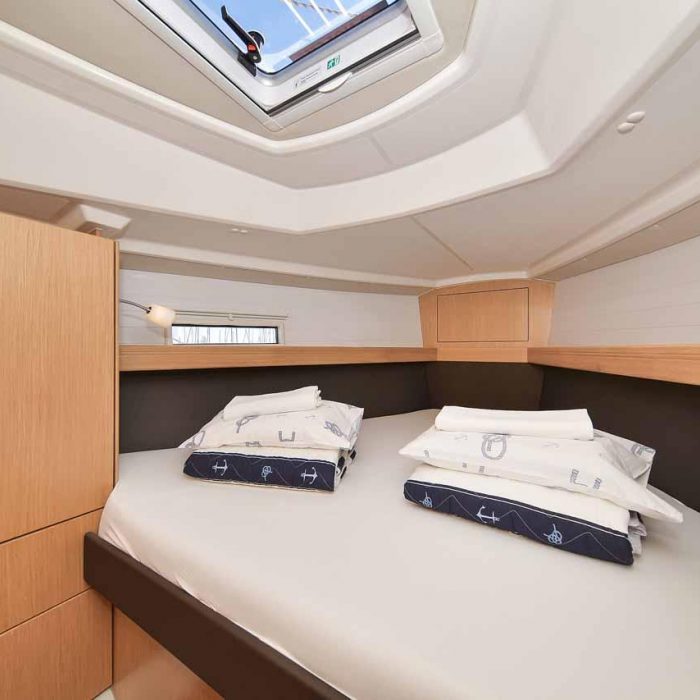 White Pearl | Bavaria Cruiser 37 photo 25