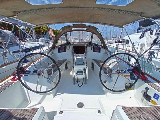 SO379-14L | Sun Odyssey 379 photo 1 SO379-14L | Sun Odyssey 379 photo 1