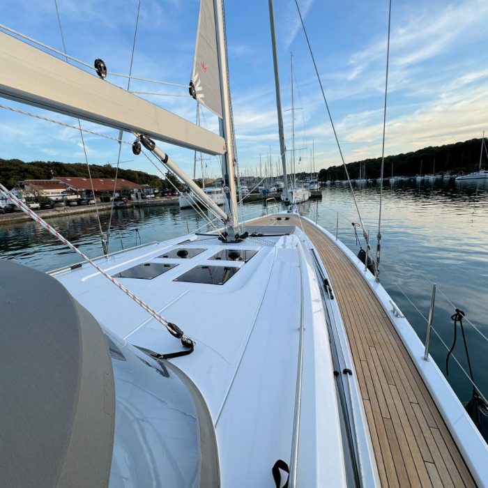 Mina | Bavaria C57 photo 5