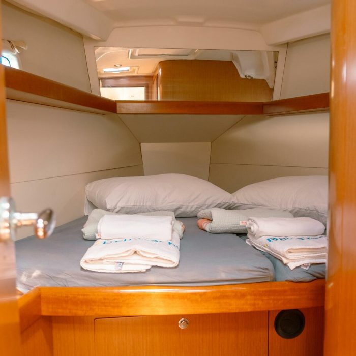 Premium | Oceanis 40 photo 37