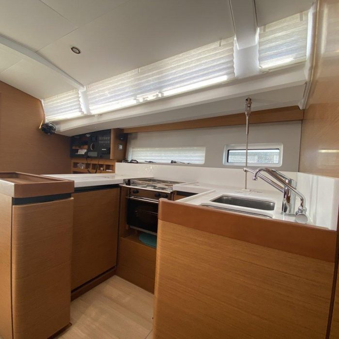 Lornia | Sun Odyssey 440 photo 7