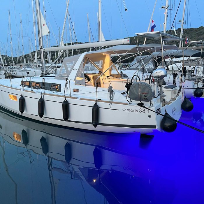 Jana | Oceanis 38.1 photo 10