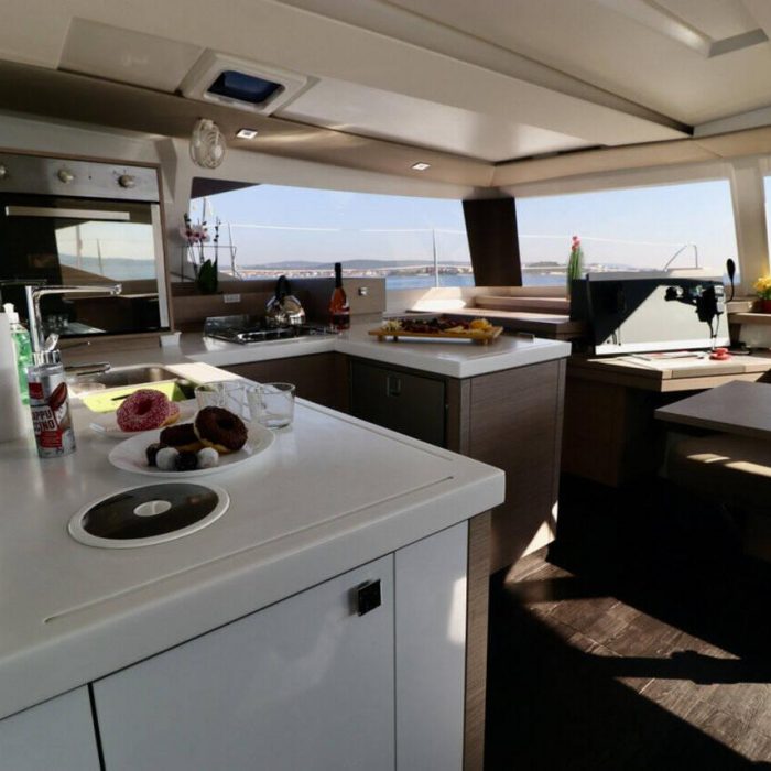 Mouse | Fountaine Pajot Astrea 42 photo 8