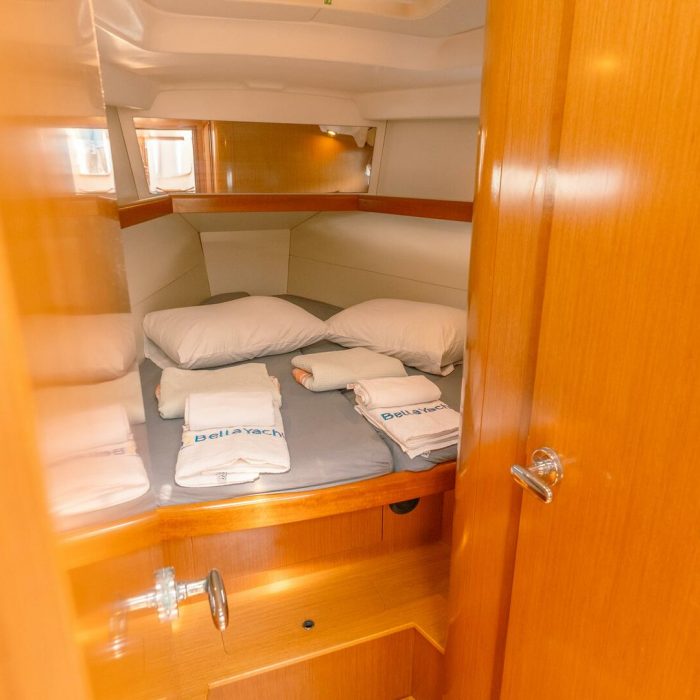 Premium | Oceanis 40 photo 34