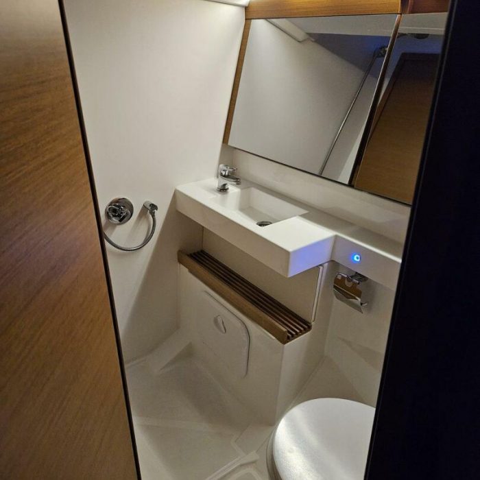 Virginia (A/C, Gen. 10kVA, Watermaker 160L/h, Electric Winch) | Sun Odyssey 440 photo 10