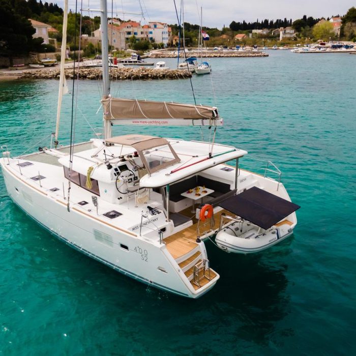Miss Moneypenny | Lagoon 400 S2 photo 3