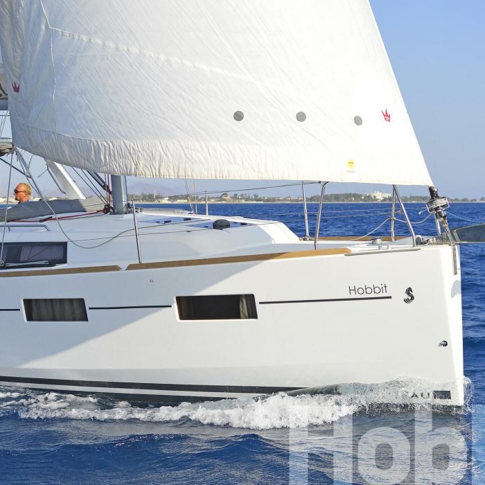 Hobbit | Oceanis 35 photo 4
