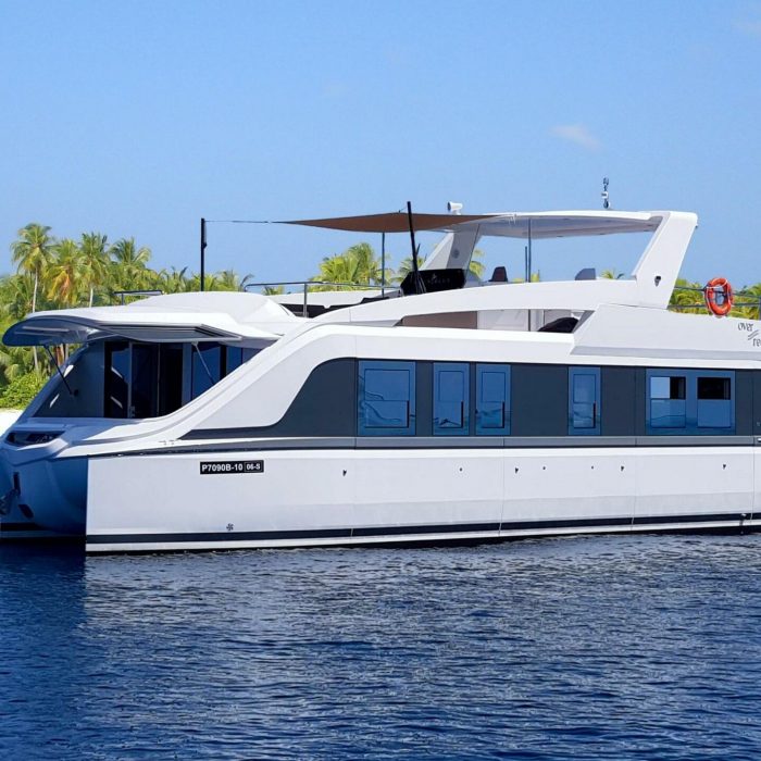 Over Reef | Power Catamaran photo 7