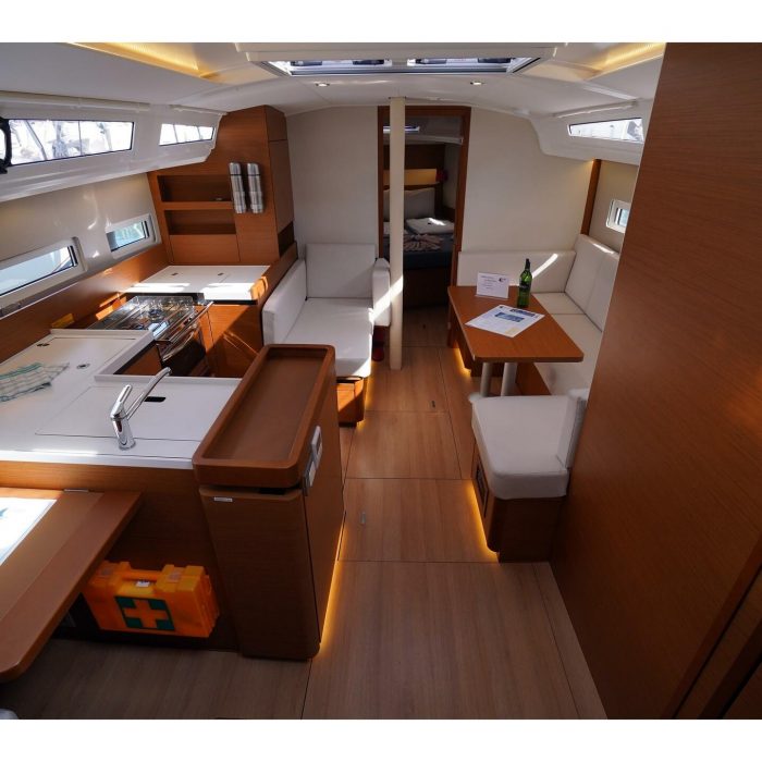 Free Me | Sun Odyssey 410 photo 15