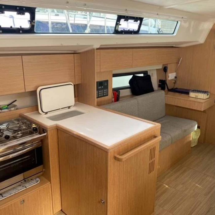 Sideways | Bavaria C42 photo 8
