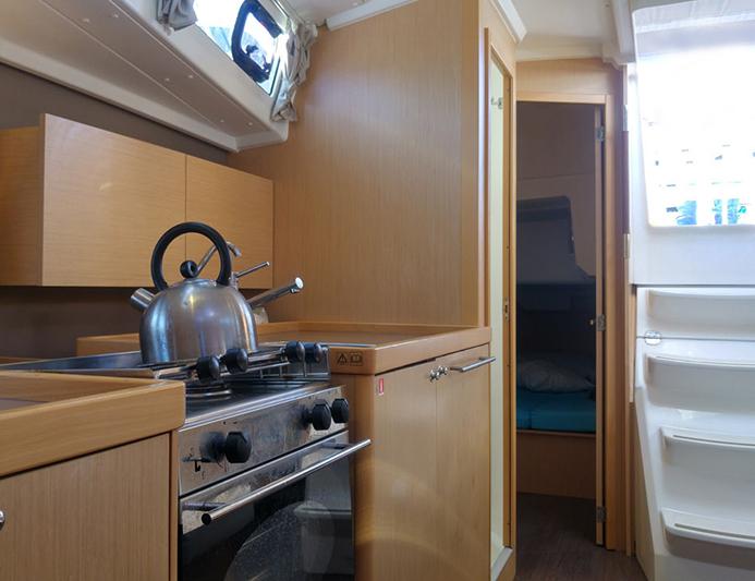 Solar | Oceanis 38 photo 6