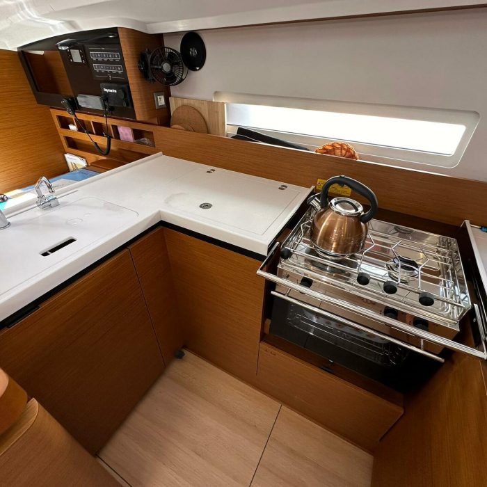 Bobo | Sun Odyssey 410 photo 10