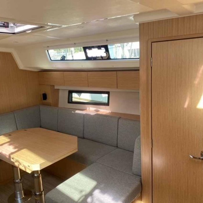 Sideways | Bavaria C42 photo 6