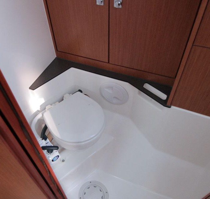 Black Pearl | Bavaria Cruiser 37 photo 5 Black Pearl | Bavaria Cruiser 37 photo 5
