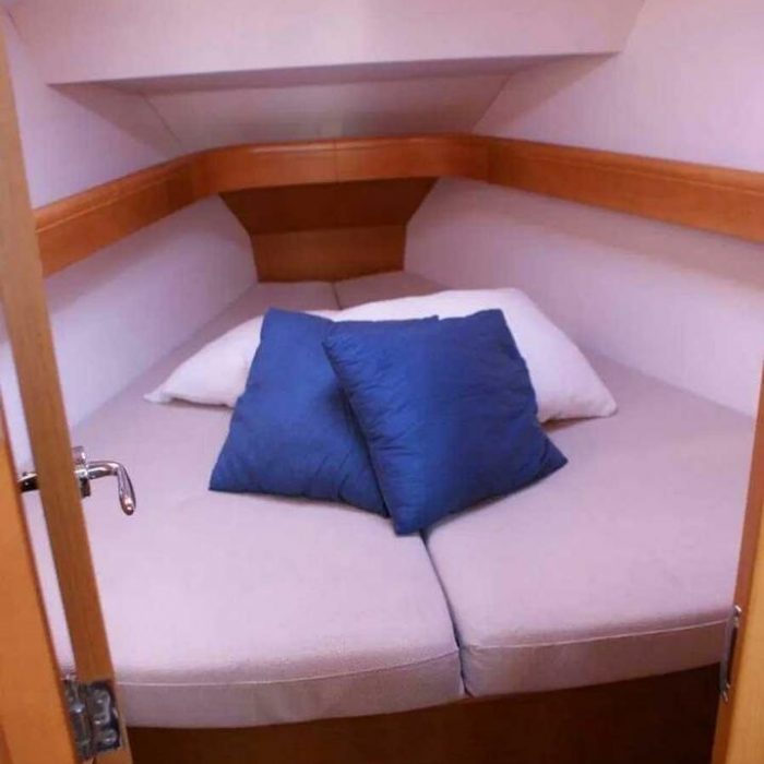 Frivola | Sun Odyssey 36i photo 8