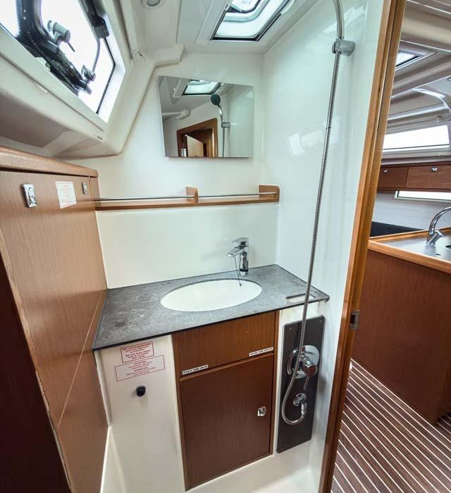 Astravi | Bavaria Cruiser 37 photo 25