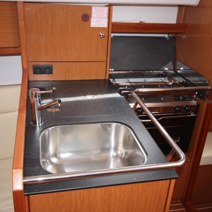 Big Kahuna | Bavaria Cruiser 32 photo 17
