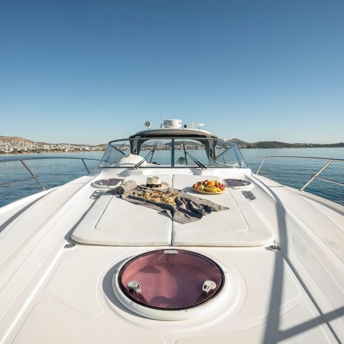 AEGEAN BLUE | Bavaria 40 photo 8