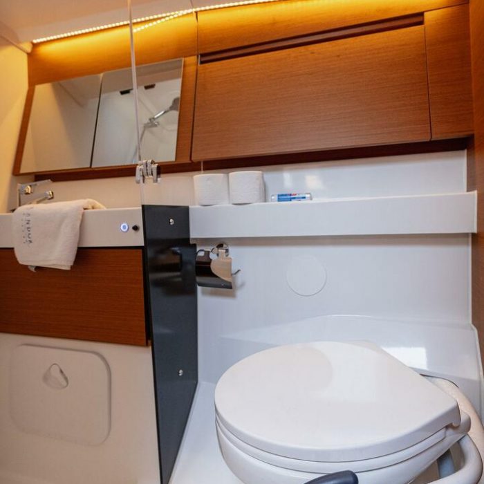 Purr | Sun Odyssey 410 photo 32