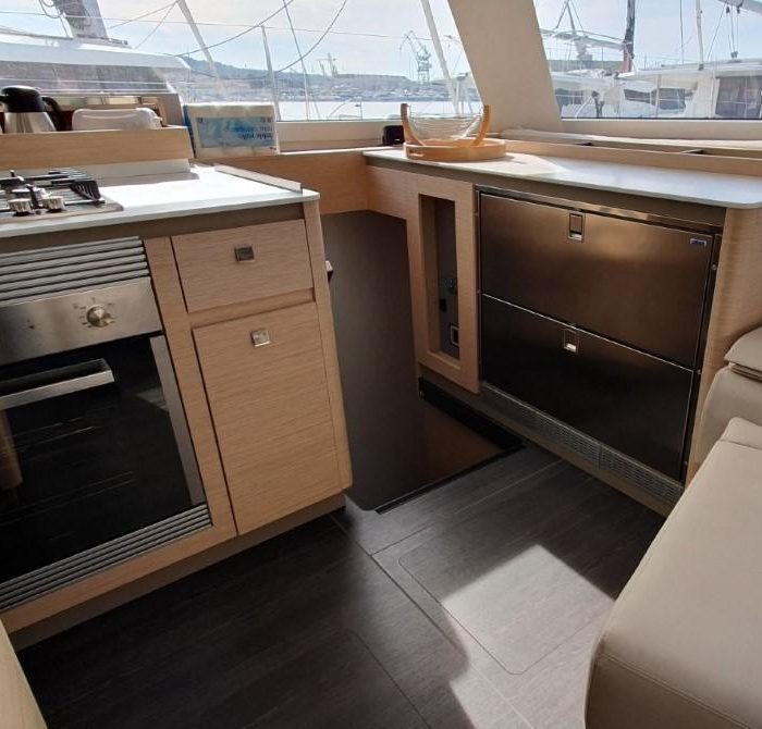 Princess | Fountaine Pajot Aura 51 photo 5