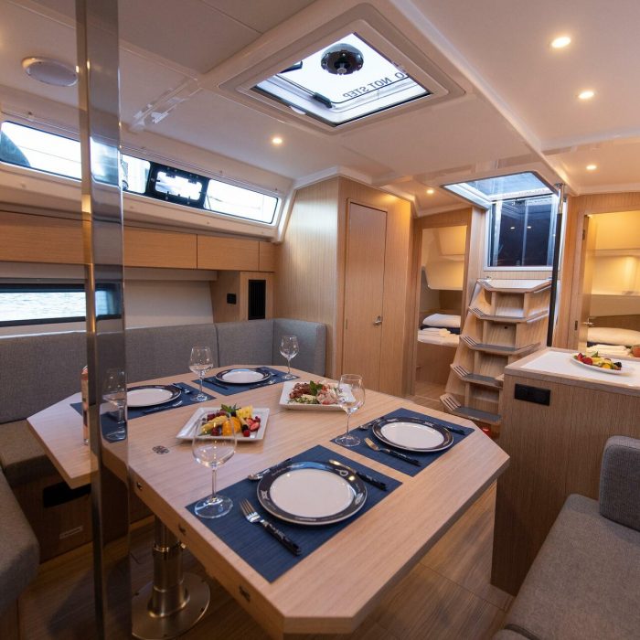 Karpouzi | Bavaria C42 photo 16