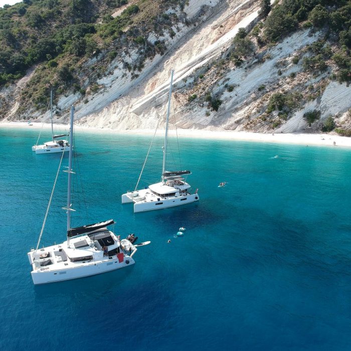 Evi | Lagoon 450 Fly photo 2