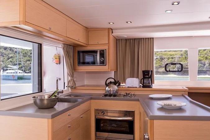Gin Tonic | Lagoon 450 Fly photo 12 Gin Tonic | Lagoon 450 Fly photo 12