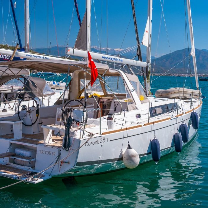 TRITON 89 | Oceanis 38.1 photo 7