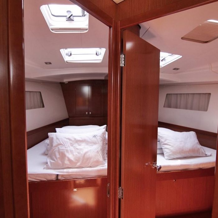 GOLDEN DREAMS | Oceanis 45 photo 17