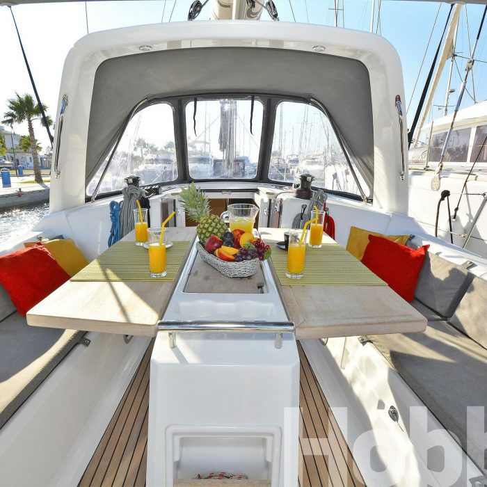 Hobbit | Oceanis 35 photo 17