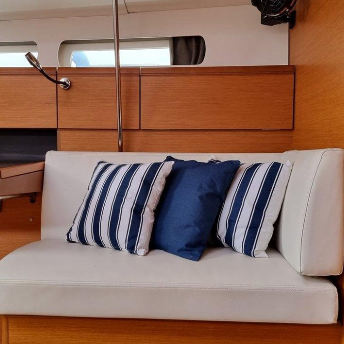 Blue Moon | Sun Odyssey 449 photo 10