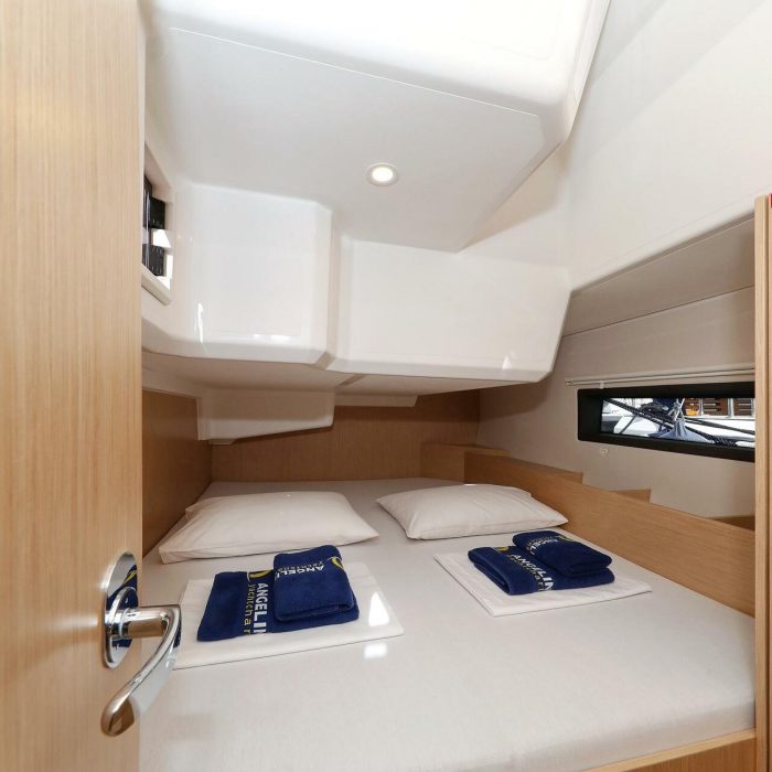 Levente | Bavaria C42 photo 40
