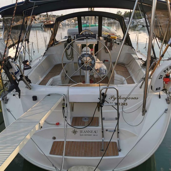 Pythagoras (electric head, wind generator) | Sun Odyssey 36.2 photo 1 Pythagoras (electric head, wind generator) | Sun Odyssey 36.2 photo 1