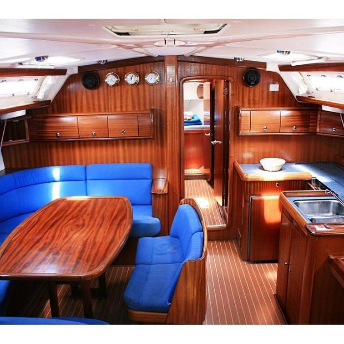 LADY LIBERTY | Bavaria 49 photo 18