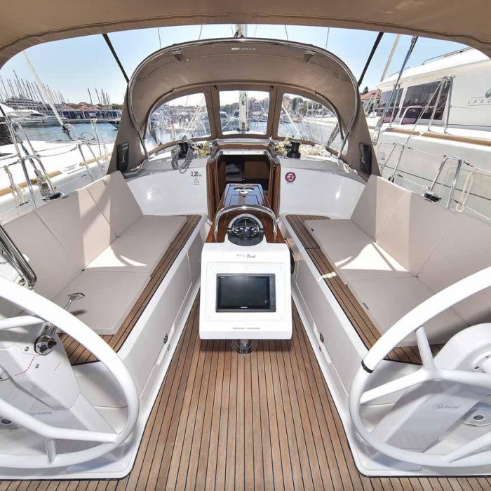 White Pearl | Bavaria Cruiser 37 photo 10
