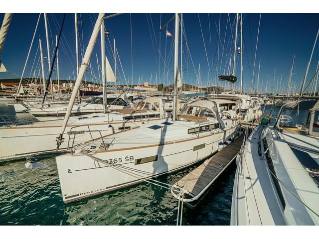 Happy | Oceanis 38 photo 7